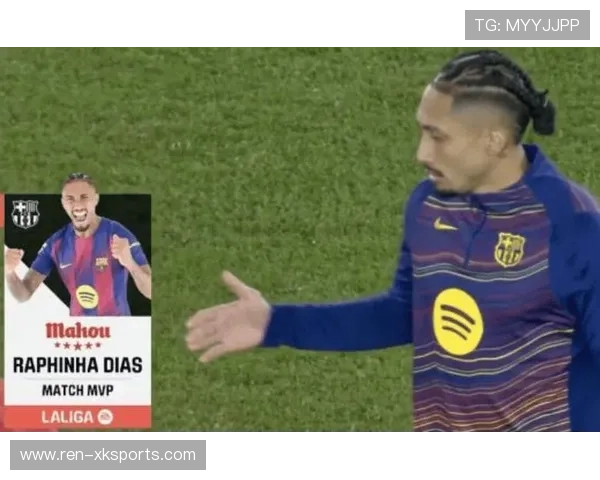 拉菲尼亚巧妙倒钩完成进球